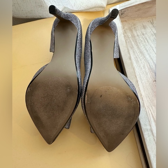 Betsy Johnson now heels perfect for holiday festivities! - Picture 2 of 3